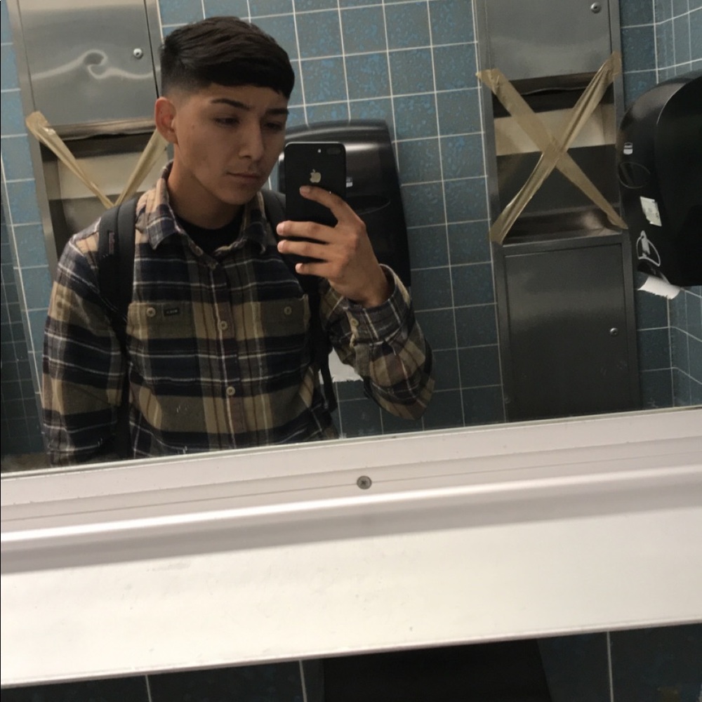 Meet your Posher, Carlos